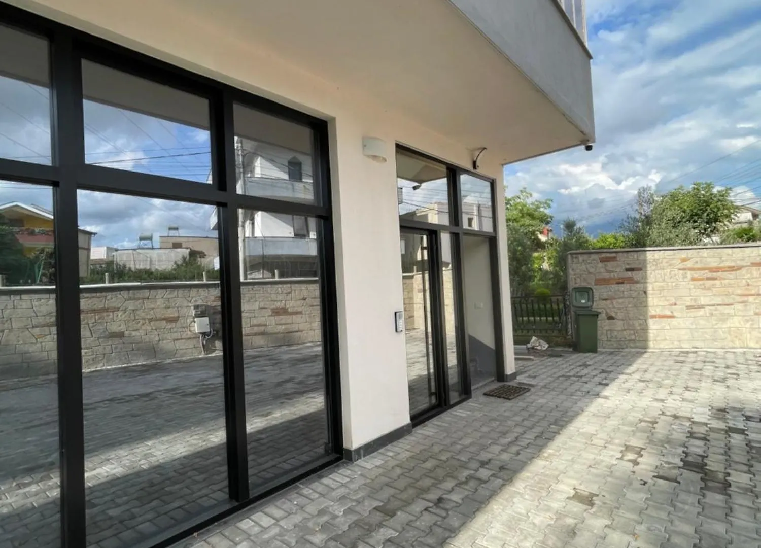 Franco Apartments Тирана Албания